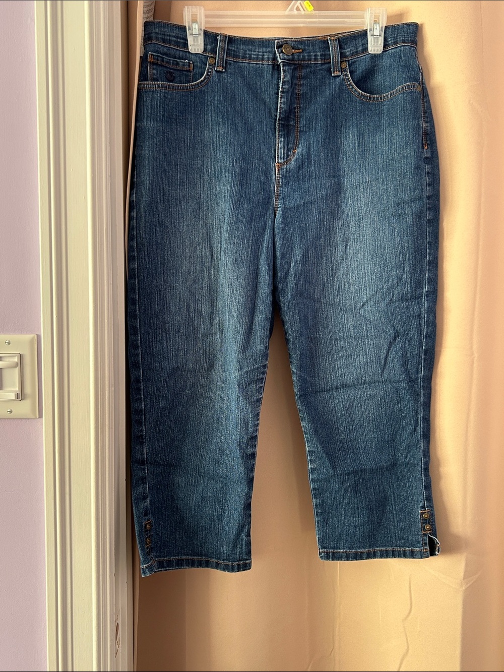 Gloria Vanderbilt Dark Blue Denim Capris